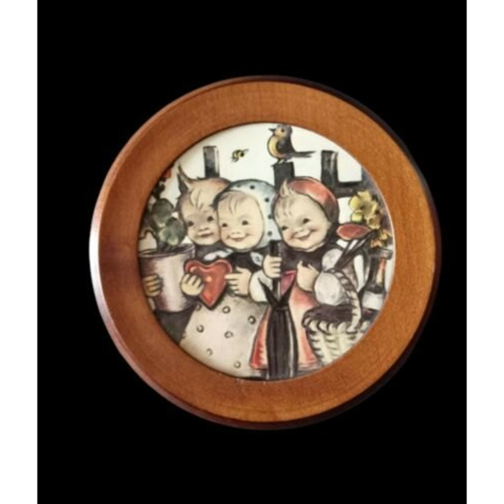 VTG.REUGE WALL HANGING MUSIC BOX W HUMMEL KIDS  "Edelweisse" made in Switzerland